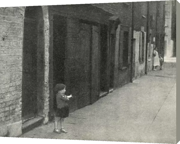 1930s poor street in Stepney