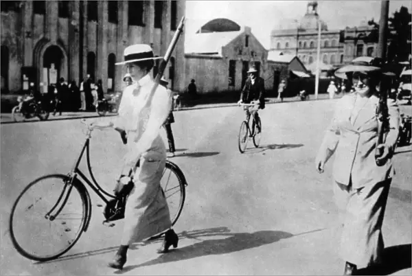 Two women with guns in Pretoria, South Africa, WW1