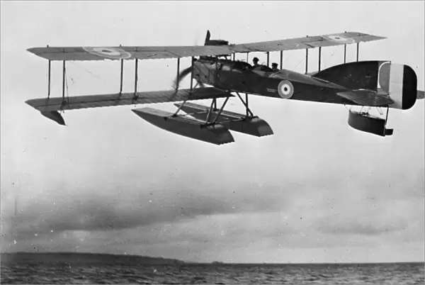 Short seaplane Type 184 in flight, WW1