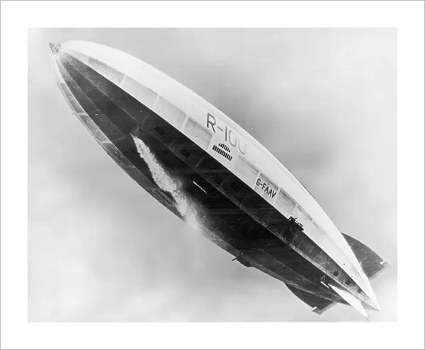 British R100 airship in flight