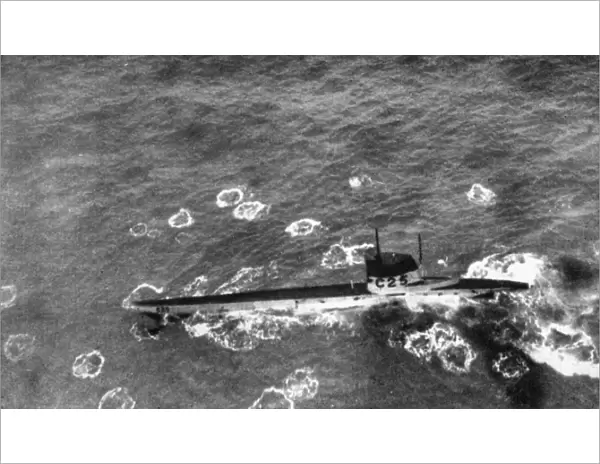 British submarine HMS C25 under attack, WW1