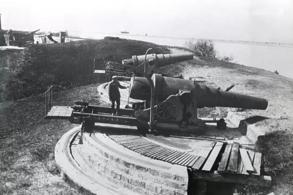 Captured Russian guns, Dunamunde, Riga, WW1