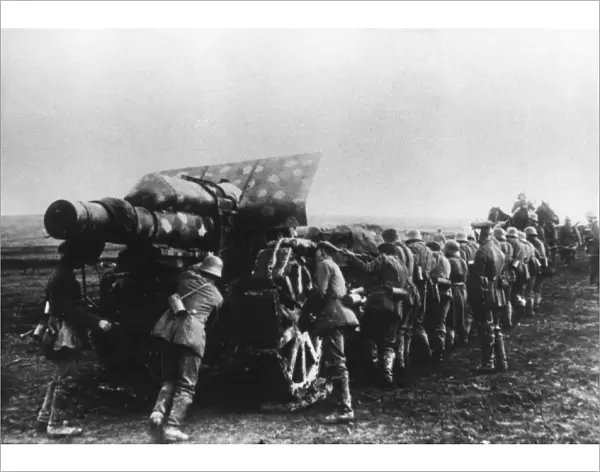German gunners hauling 21cm mortar howitzer, WW1