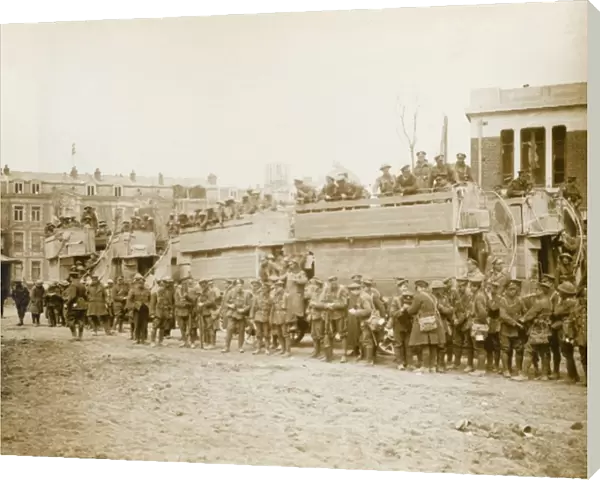 Brtish troops returning from fighting, France, WW1