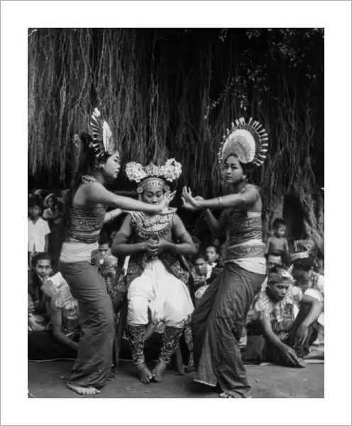 Bali Dancing Girls