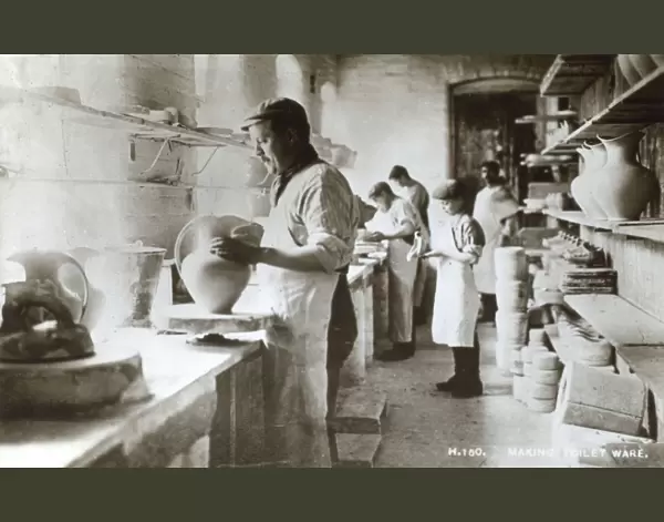UK ceramics Industry at Burslem, Staffs (2  /  4)