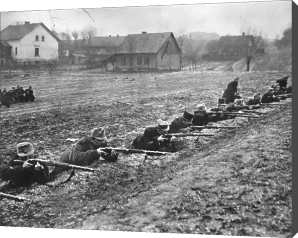 Austrian soldiers ready to fire, Galicia, WW1