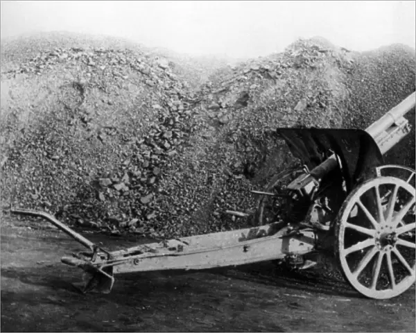 German 77mm field gun on howitzer carriage, WW1