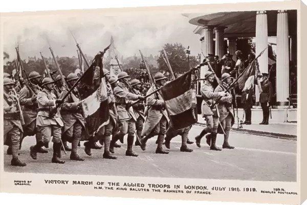 King salutes French soldiers - 1919 Victory Parade