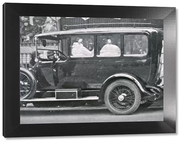Royal Wedding 1923 - bridesmaids leaving the Abbey