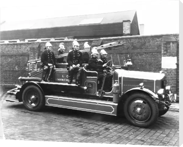 LCC-LFB Dennis motorised fire pump and crew