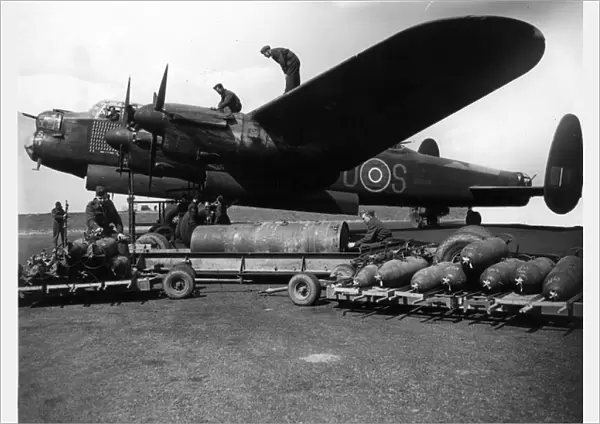Avro Lancaster I R5868s for Sugar being bombed up