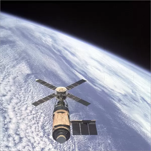 Skylab and Earth Limb