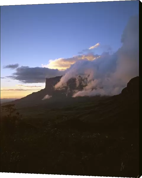 Mount Kukenaam (Kukenan, Kukenan, Cuguenan) from the upper slopes of Roraima, Gran Sabana, Estado Boliovar, Venezuela, South America