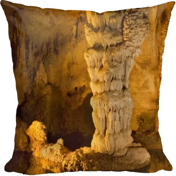 Devil's Spring - a natural underground spring with ornate cave formations and colums of stalagmites rising out of the water - Carlsbad Caverns National Park, New Mexico, USA