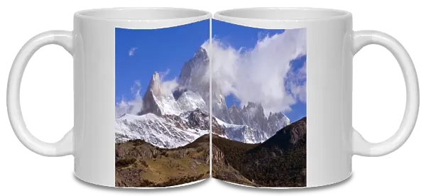 Mount Fitz Roy - clouds gathering around Cerro Fitz Roy - Los Glaciares National Park - Patagonia - Argentina - South America