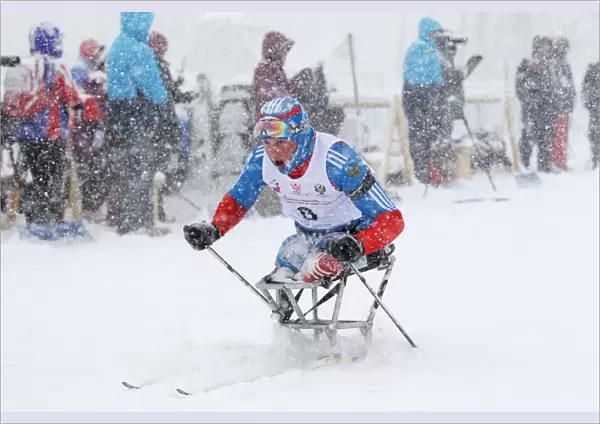Disabled athlete skiing in biathlon C015  /  6206
