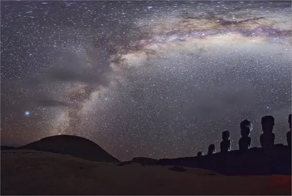 Easter Island moai and Milky Way C020  /  0727