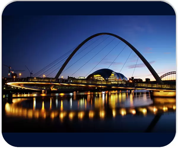 England, Tyne & Wear, Newcastle Upon Tyne. The Millennium Bridge and the river Tyne