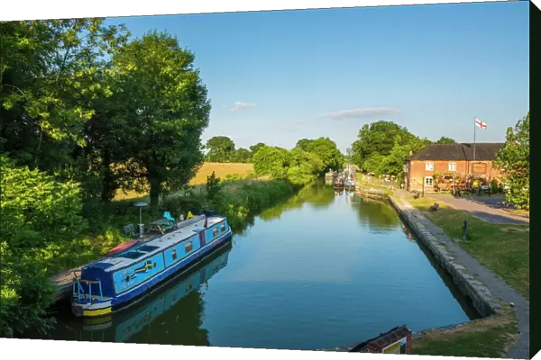 Kennet and Avon Canal at Pewsey near Marlborough, Wiltshire, England, United Kingdom, Europe