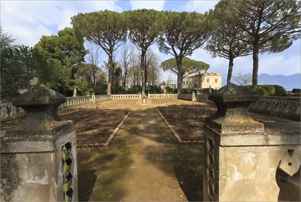 Rose Terrace in spring, Gardens of Villa Cimbrone, Ravello, Costiera Amalfitana (Amalfi Coast)