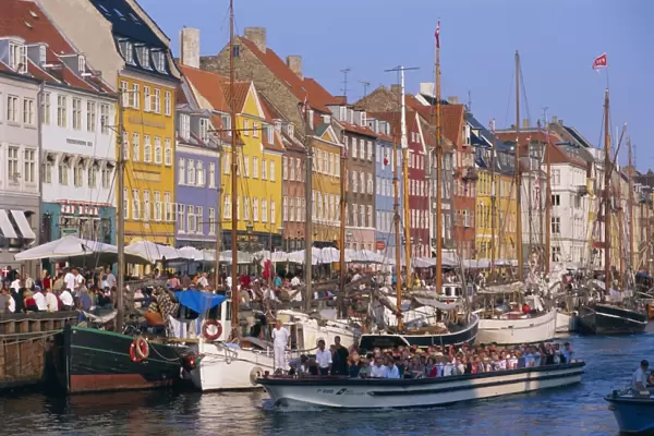 Restaurants and bars in the Nyhavn waterfront area, Copenhagen, Denmark