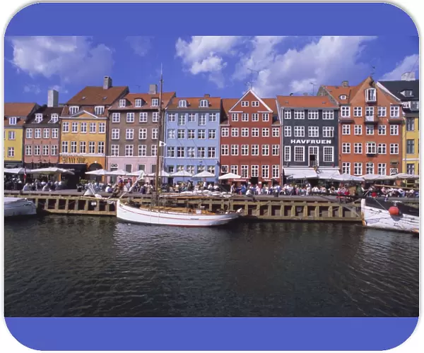 Nyhavn, or new harbour, busy restaurant area, Copenhagen, Denmark, Scandinavia, Europe