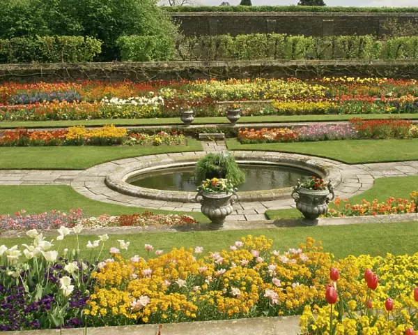 Pond Garden, Hampton Court Palace, Greater London, England, United Kingdom, Europe