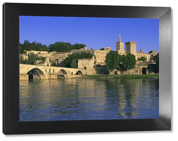 Pont St. Benezet (le Pont d Avignon) bridge over the Rhone River, Avignon