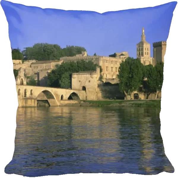 Pont St. Benezet (le Pont d Avignon) bridge over the Rhone River, Avignon