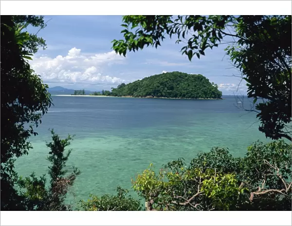 View from Pulau Manukan to Pulau Mamutik islands in