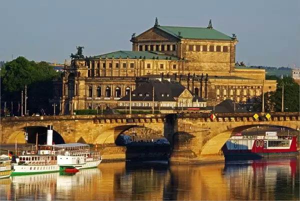 Elbe River, Semper Opera House, Dresden, Saxony, Germany, Europe