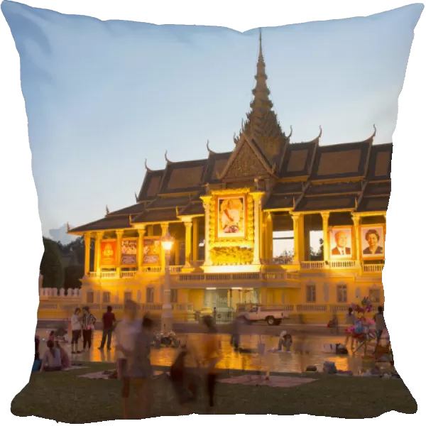 Royal Palace complex at twilight, Phnom Penh, Cambodia, Indochina, Southeast Asia, Asia