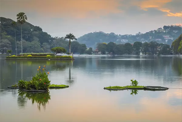 Kandy Lake, Kandy, UNESCO World Heritage Site, Central Province, Sri Lanka, Asia