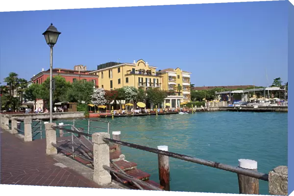 Sirmione, Lake Garda, Italian Lakes, Lombardy, Italy, Europe