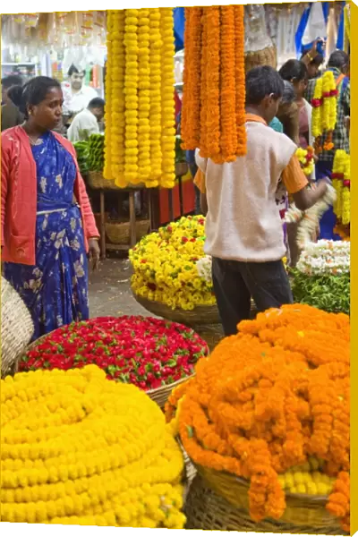 Flower garland sellers, City market, Bangaluru (Bangalore), Karnataka, India, Asia