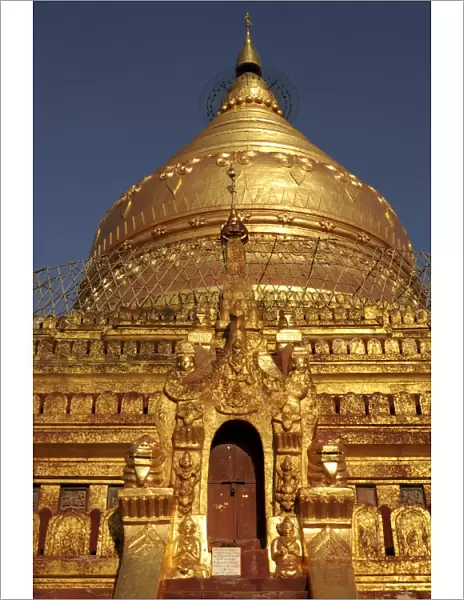 Shwe Zigon Paya, a golden temple, Bagan area, Myanmar, Asia
