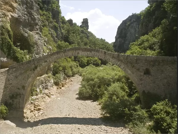 Noutsis bridge, Kokkori, Kipi, Zagoria mountains, Epiros, Greece, Europe