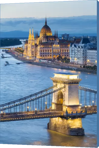 Hungary, Central Hungary, Budapest. Chain Bridge and the Hungarian Parliament Building