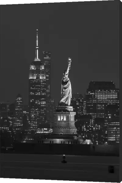 USA, New York, Manhattan, Skyline with Statue of Liberty