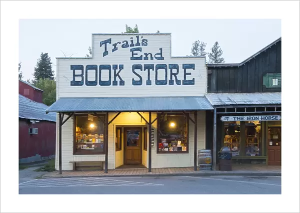 USA, Washington, Okanogan County, Winthrop, Book Store at dusk