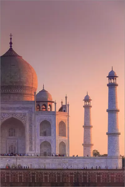India, details of Taj Mahal memorial at sunset