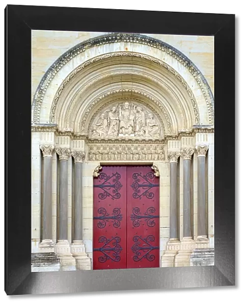 Front portal entrance to eglise Saint-Paul (Church of Saint Paul), NAmes