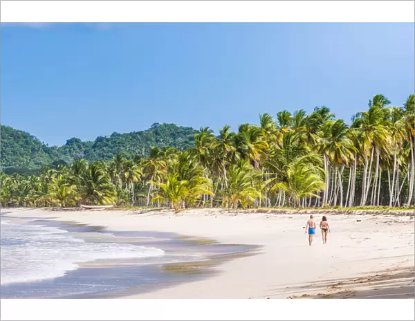 Playa Rincon, Samana Peninsula, Dominican Republic. Couple walking on the beach (MR)