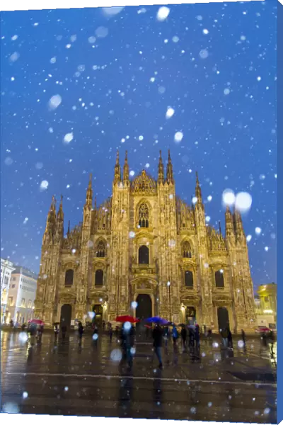 Milans Duomo cathedral in winter with snow and artificial lights