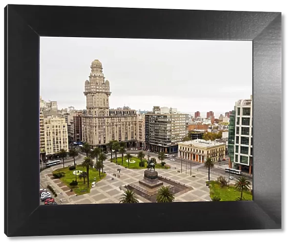 Uruguay, Montevideo, Elevated view of the Independence Square