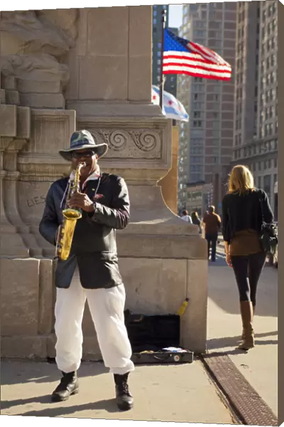 USA, Illinois, Chicago. MUsician performing on Michigan Avenue