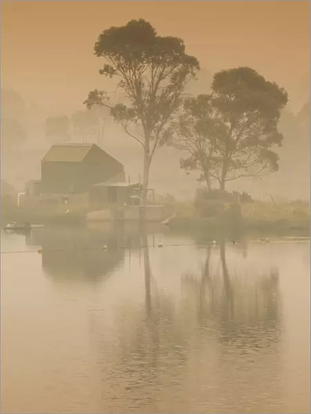 Australia, New South Wales, NSW, Kosciuszko National Park, Thredbo, lake reflection
