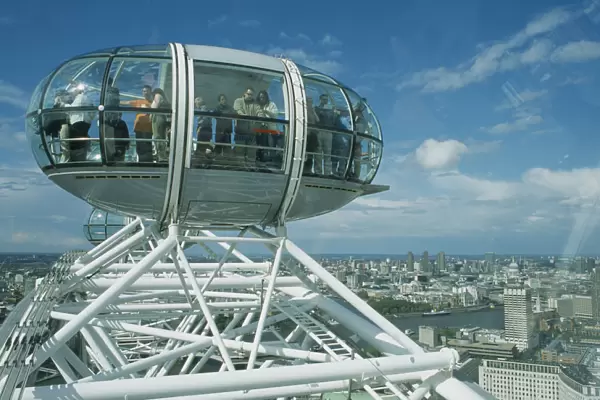 20030290. ENGLAND London British Airways London Eye Milennium wheel capsule