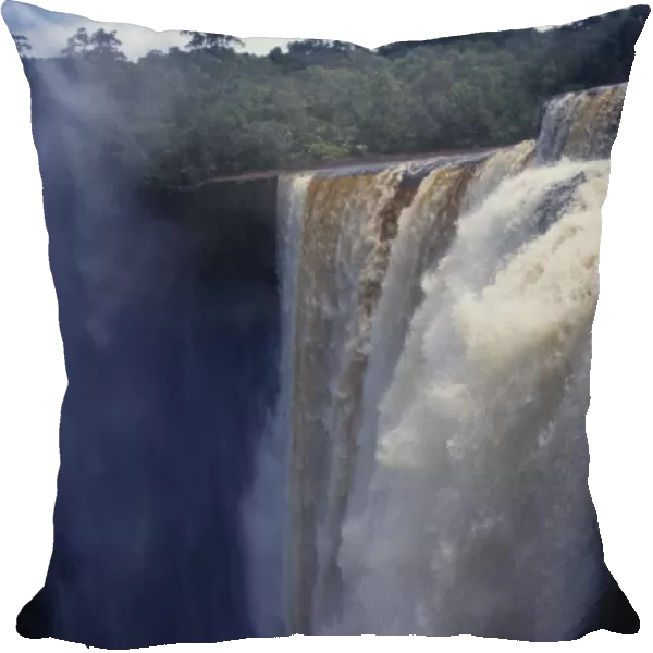 Guyana, Kaieteur National Park, Kaieteur Falls on the Potaro River with sheer drop of 228